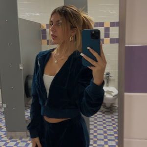 Meet your Posher, Ava